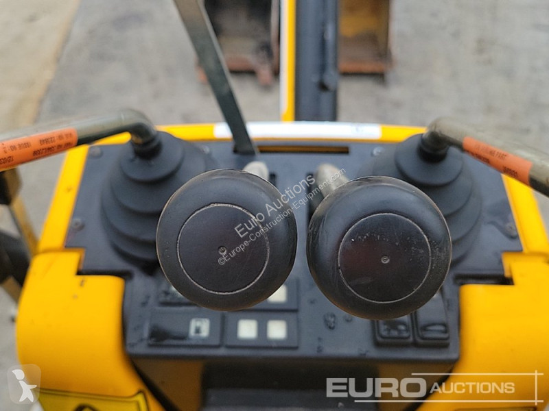 Lopatový nakládač JCB