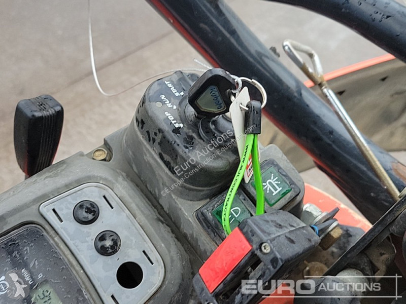 Lopatový nakládač Kubota KX015-4