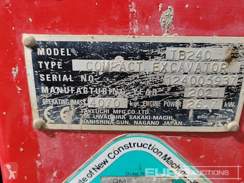 Escavadora Takeuchi TB240