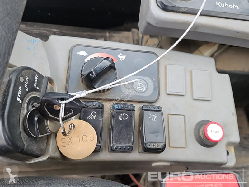 Lopatový nakládač Kubota KX057-4
