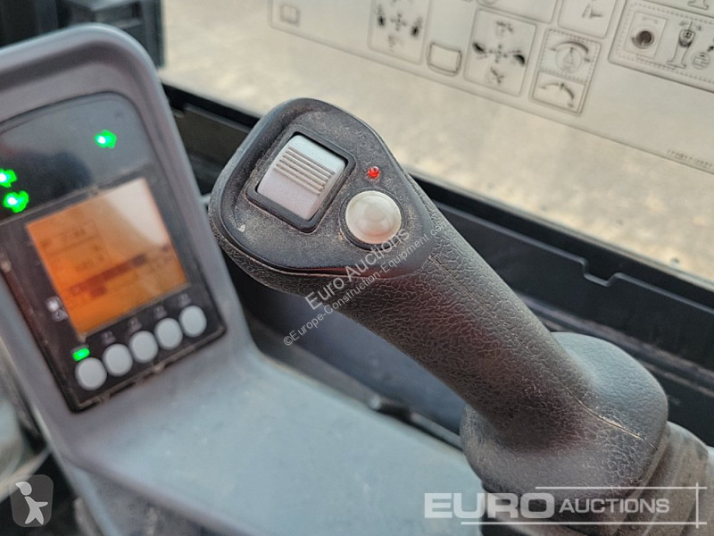 Lopatový nakládač Yanmar SV26