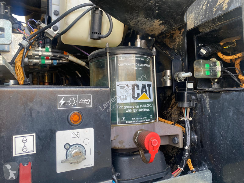 جرافة Caterpillar F