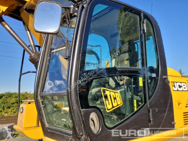 جرافة JCB