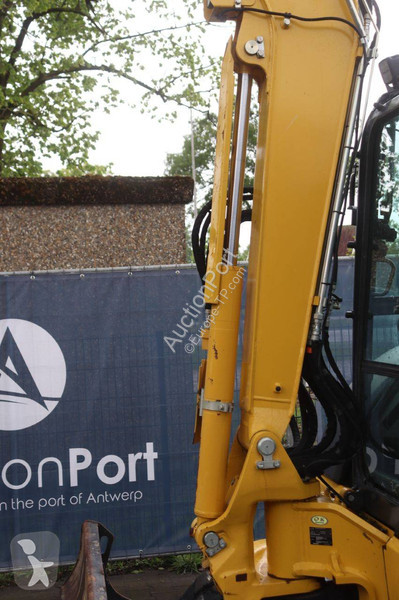 Excavadora Komatsu PC55MR-5E0