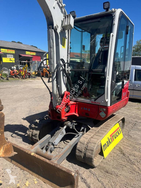 Escavadora Takeuchi 0