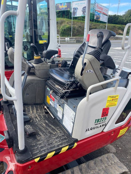 جرافة Takeuchi TB225