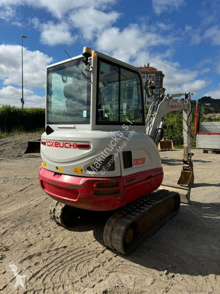 جرافة Takeuchi 230