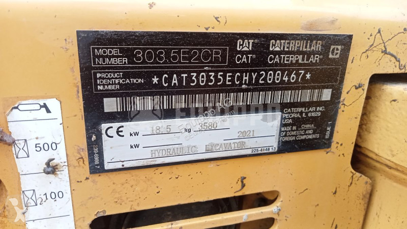 Excavadora Caterpillar 3035E2 with 3 buckets