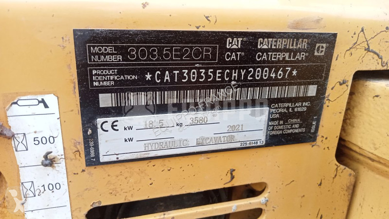 Escavatore Caterpillar 3035E2 with 3 buckets
