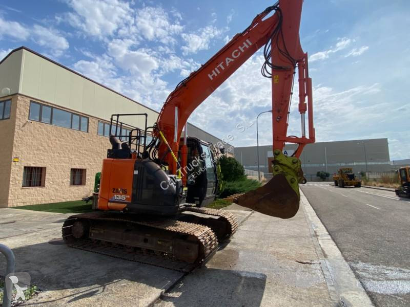 Excavadora Hitachi ZX135US-6