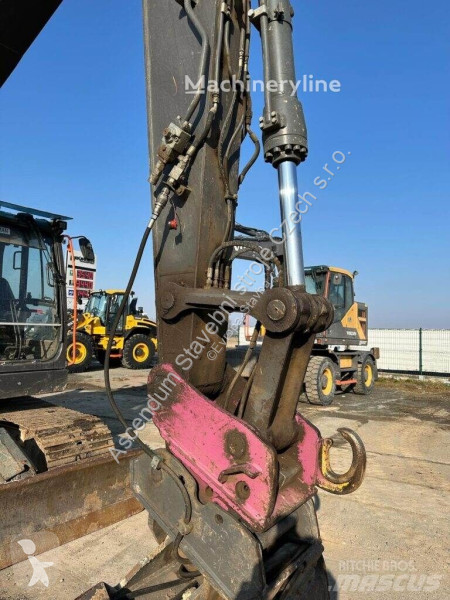 Escavadora Volvo ECR145EL