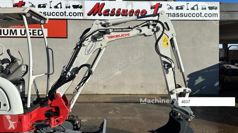 Escavatore Takeuchi TB225