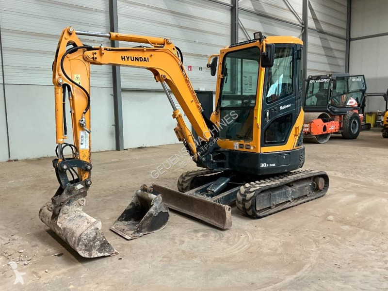 Escavatore Hyundai R30 Z-9AK