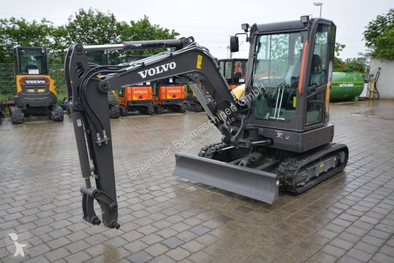 Lopatový nakládač Volvo ECR 40 F