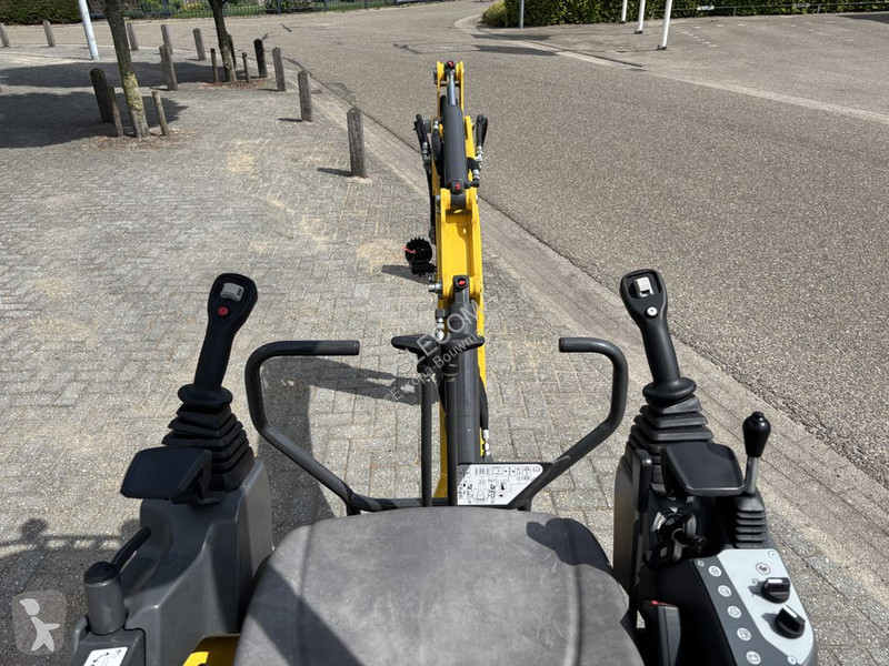Escavadora New Holland E14D Minigraver