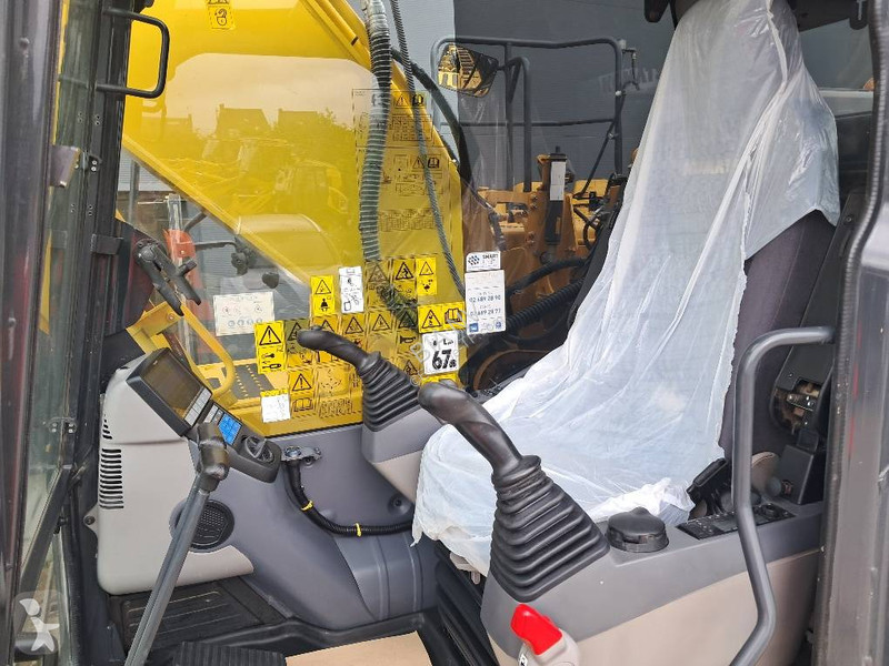 Escavadora Komatsu I-11
