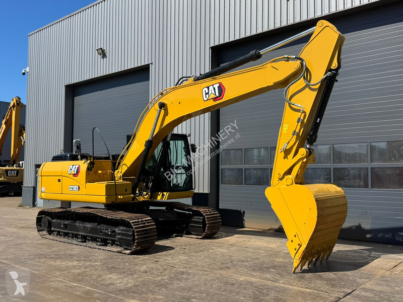 Lopatový nakládač Caterpillar 3