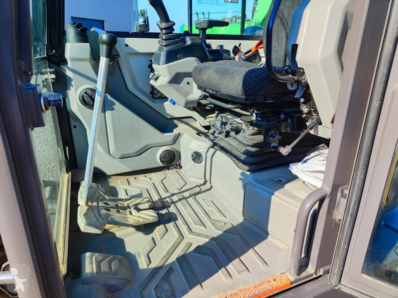 Lopatový nakládač Volvo ECR50F