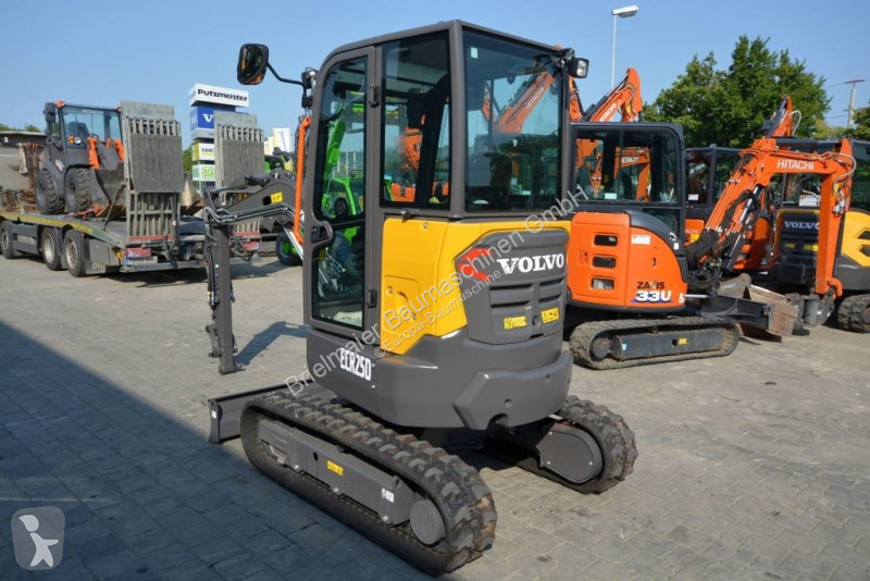 Lopatový nakládač Volvo ECR D