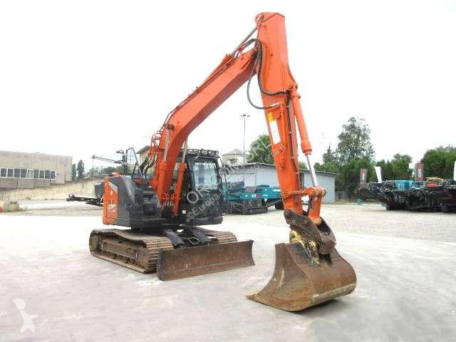 Excavadora Hitachi ZX135 US-7