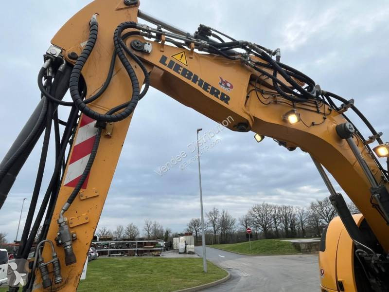 جرافة Liebherr R914 COMPACT