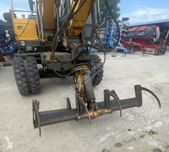 Excavator JCB  130 W