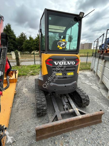 Lopatový nakládač Volvo ECR 25D