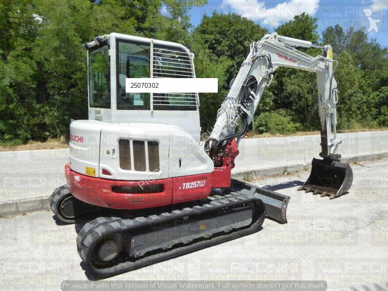 Escavatore Takeuchi TB257FR