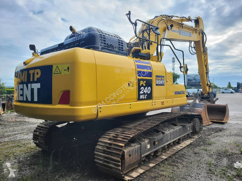 Escavatore Komatsu -11