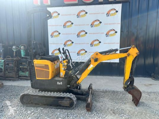 Lopatový nakládač Bobcat e08 à 10900 € ht