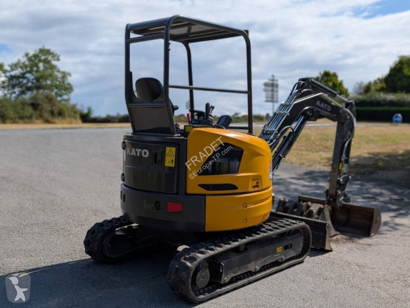 Escavadora Kato 27 V5