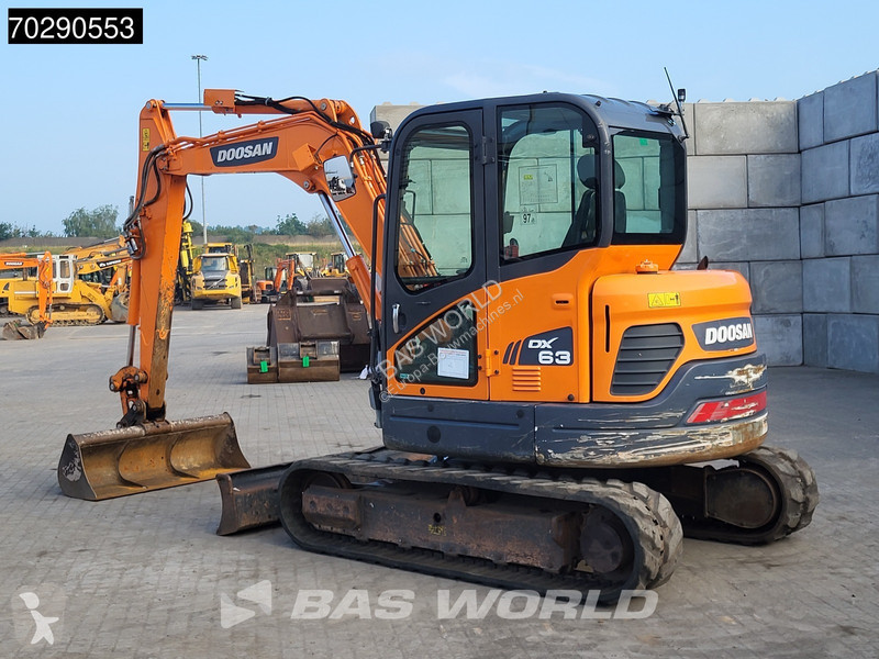 Escavadora Doosan DX63-3