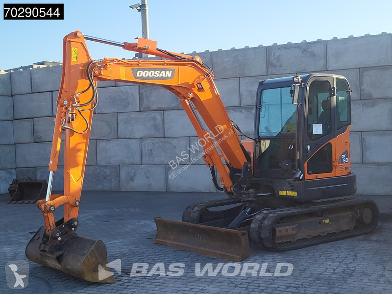 Escavadora Doosan DX63-3