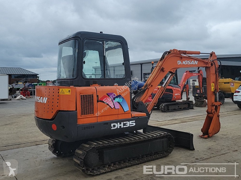 Escavadora Doosan DH35