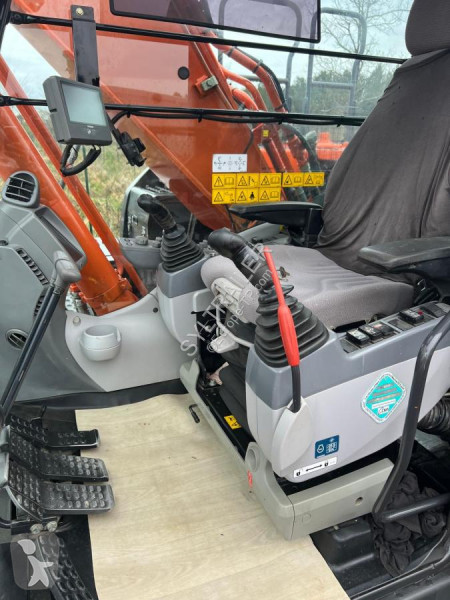 Escavadora Hitachi 6