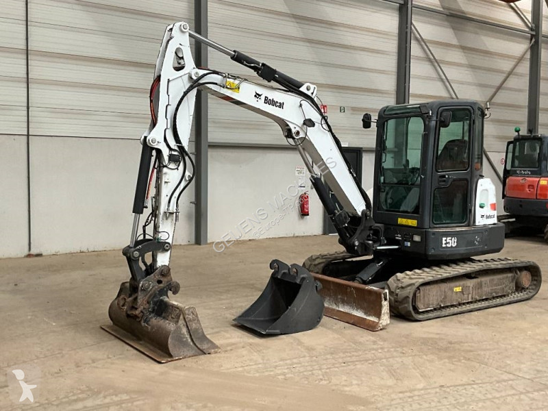 Escavadora Bobcat E 50 EM