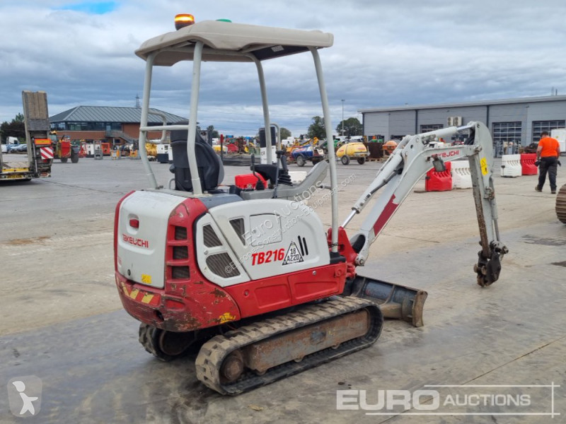 Escavadora Takeuchi TB216