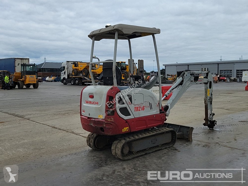 Escavadora Takeuchi TB216