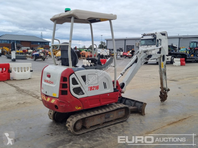 Escavadora Takeuchi TB216