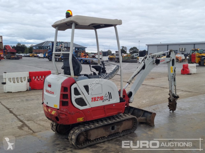 Escavadora Takeuchi TB216
