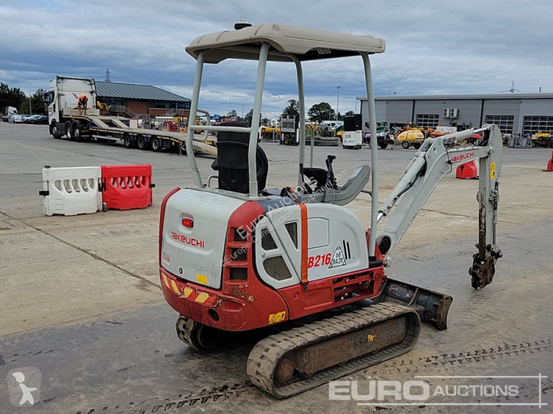 Escavadora Takeuchi TB216