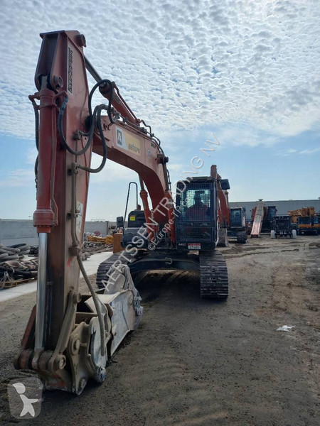 Graafmachine Hitachi ZX220LC (Abu Dhabi)