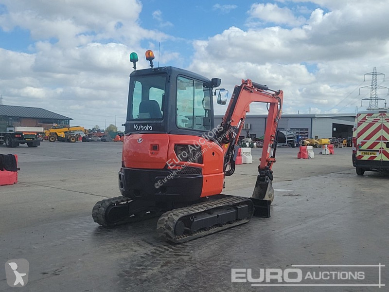 Lopatový nakládač Kubota U36-4
