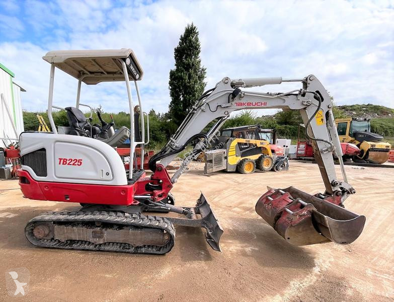 Excavadora Takeuchi 3 GODETS TB225
