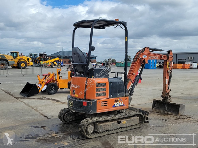 جرافة Hitachi ZX19U-6 YLR