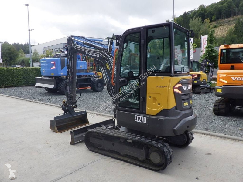 جرافة Volvo EC 27 D