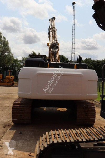 جرافة Caterpillar UHD