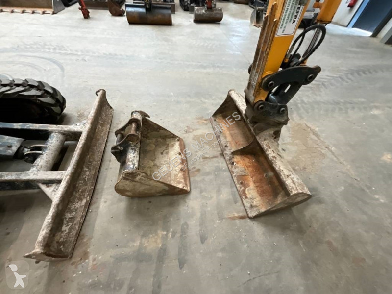 Escavadora Hyundai Robex 30 Z-9 AK