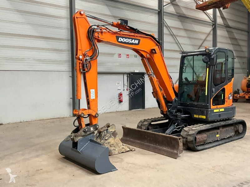 Escavadora Doosan DX 63-3