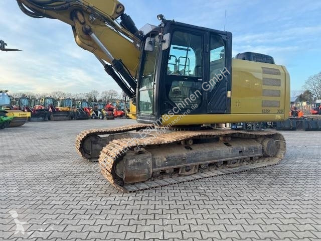Lopatový nakládač Caterpillar